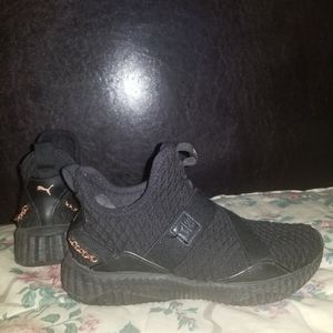 Black puma sneakers (girls)